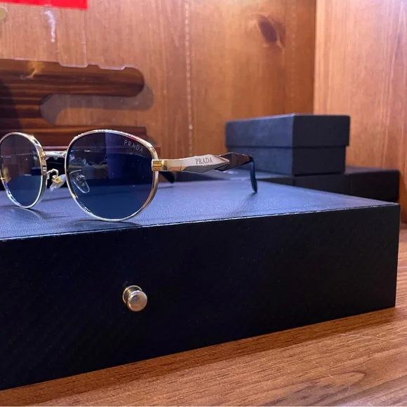 Prada 65ZS Gold/Oval Lense - Picture 3 of 12